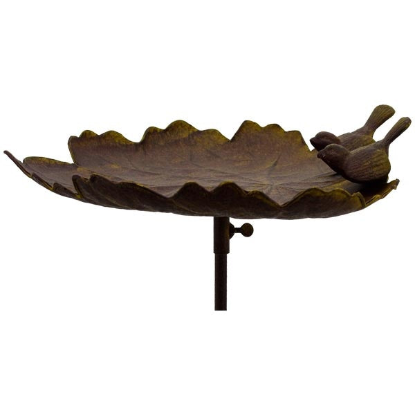 Vogeltränke Blatt mit zwei Vögeln aus Metall in Rostoptik – Gartenstecker 117 cm