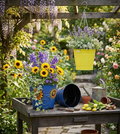 Blumenübertopf aus Metall blau mit Sonnenblumen ca. 11cm hoch Handarbeit
