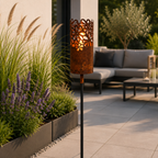 Edelrost Fackelhalter „Hippie“ mit Blumenmuster – Gartenfackel 127,5 cm inkl. Wachsdose
