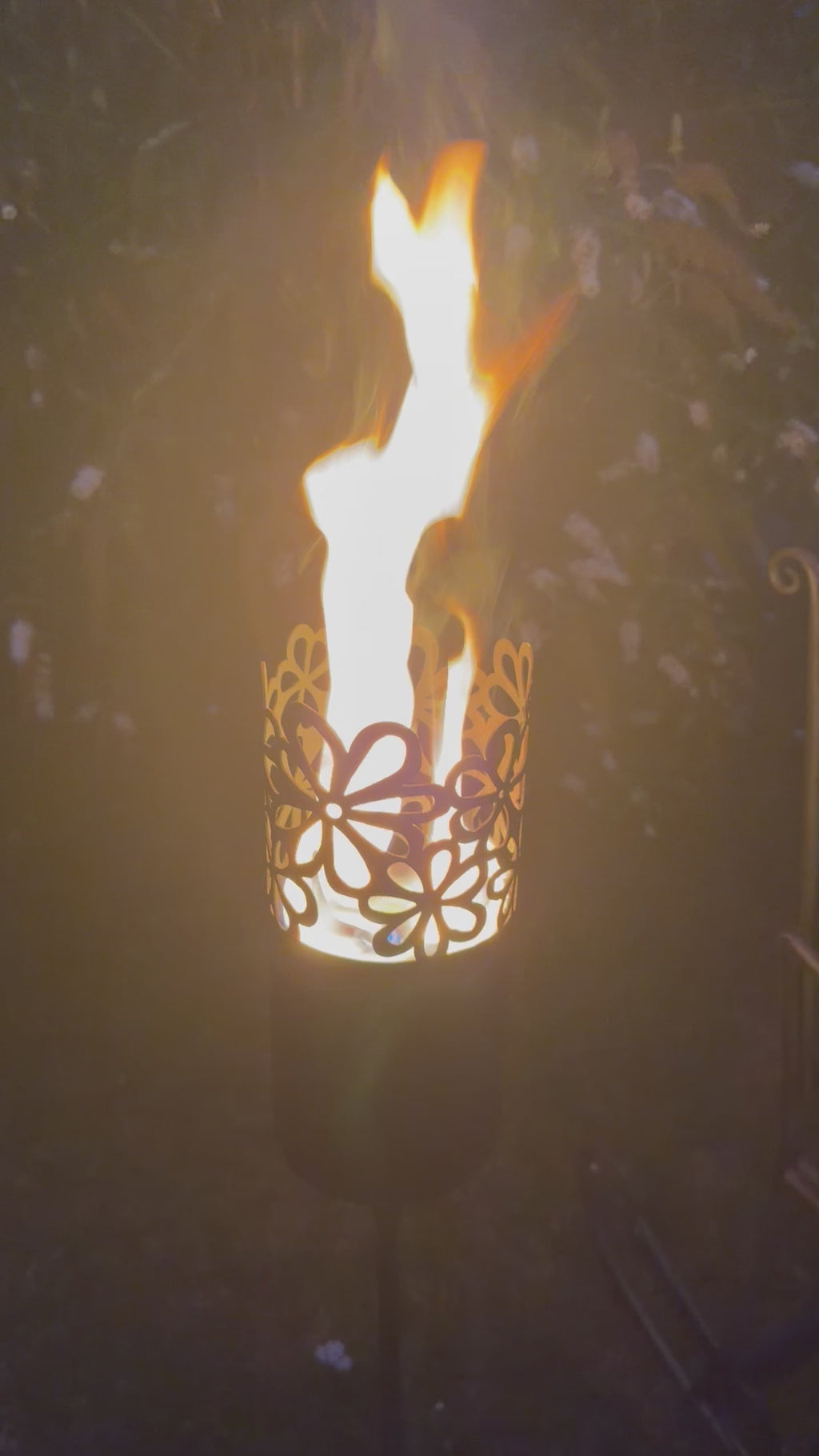 Edelrost Gartenfackel „Flammendesign“ mit Outdoorkerze – Höhe ca. 131 cm