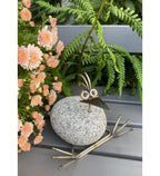 Steinvogel Yoga aus Granit und Edelstahl Naturstein Deko